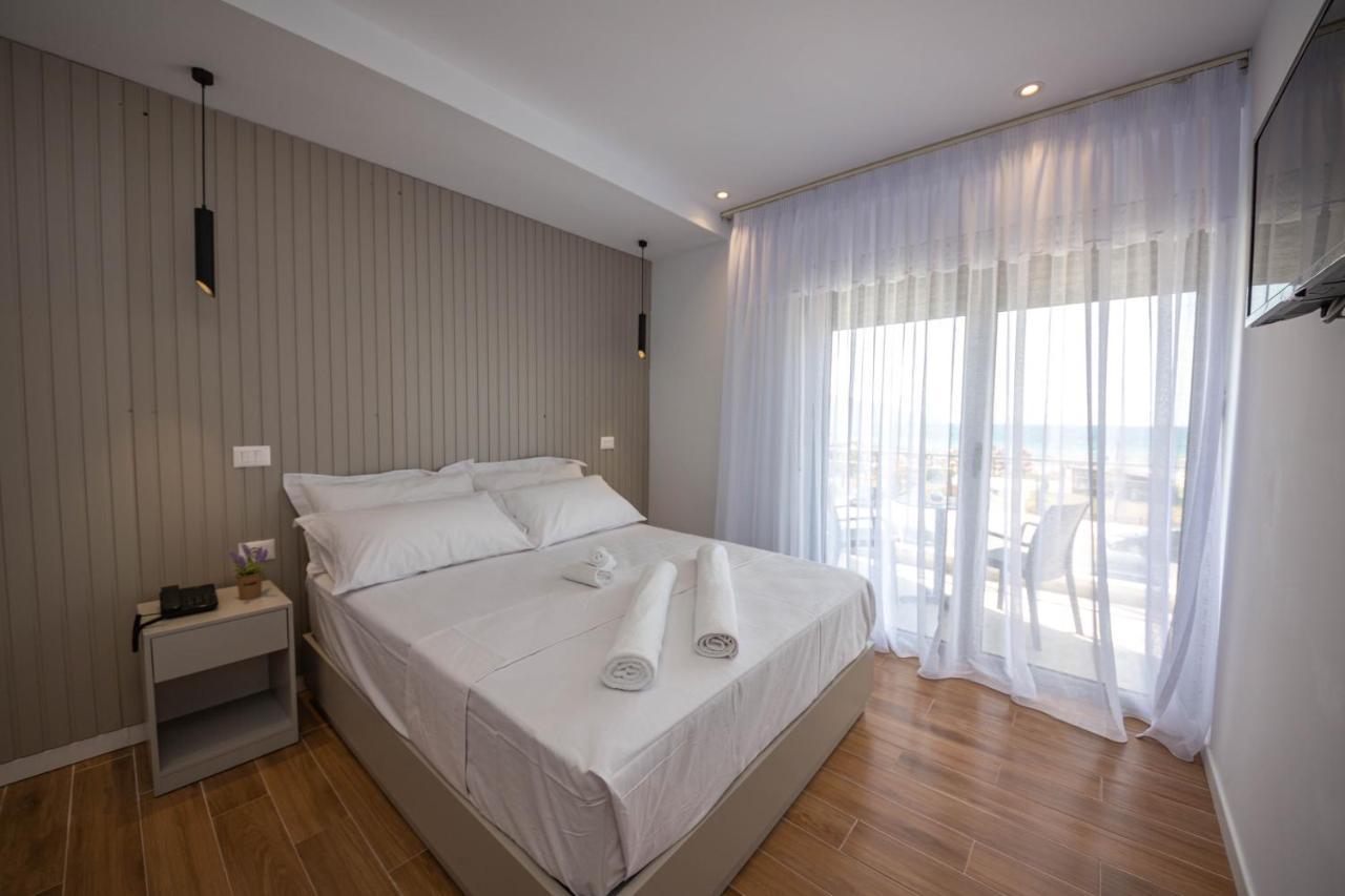 Hesperus 4*